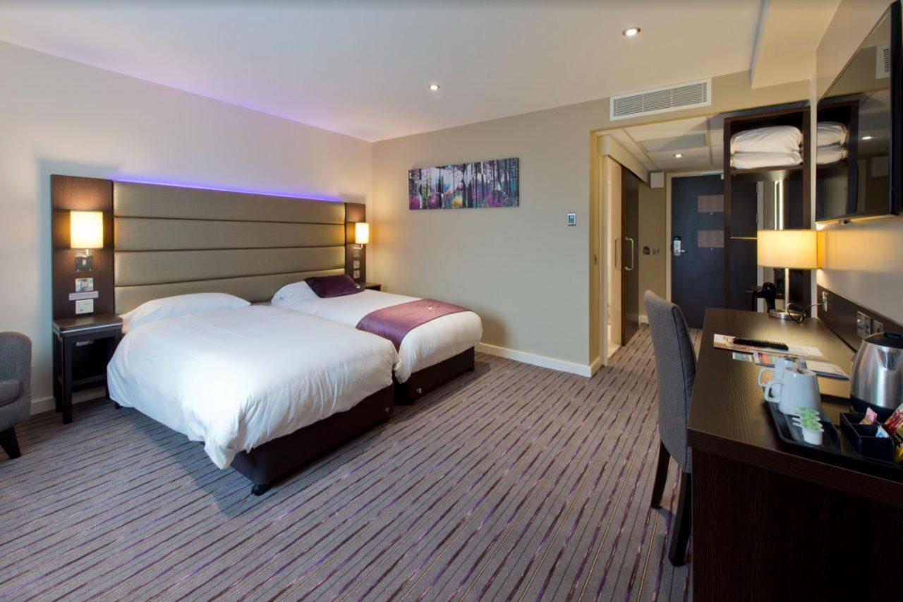 Premier Inn Leeds Headingley Exterior photo